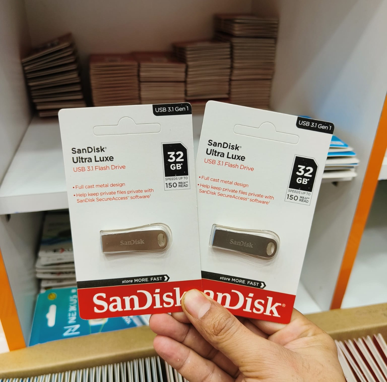 SanDisk 32Gb 3.1 Ultra Luxe Pendrive 1 Y Warranty