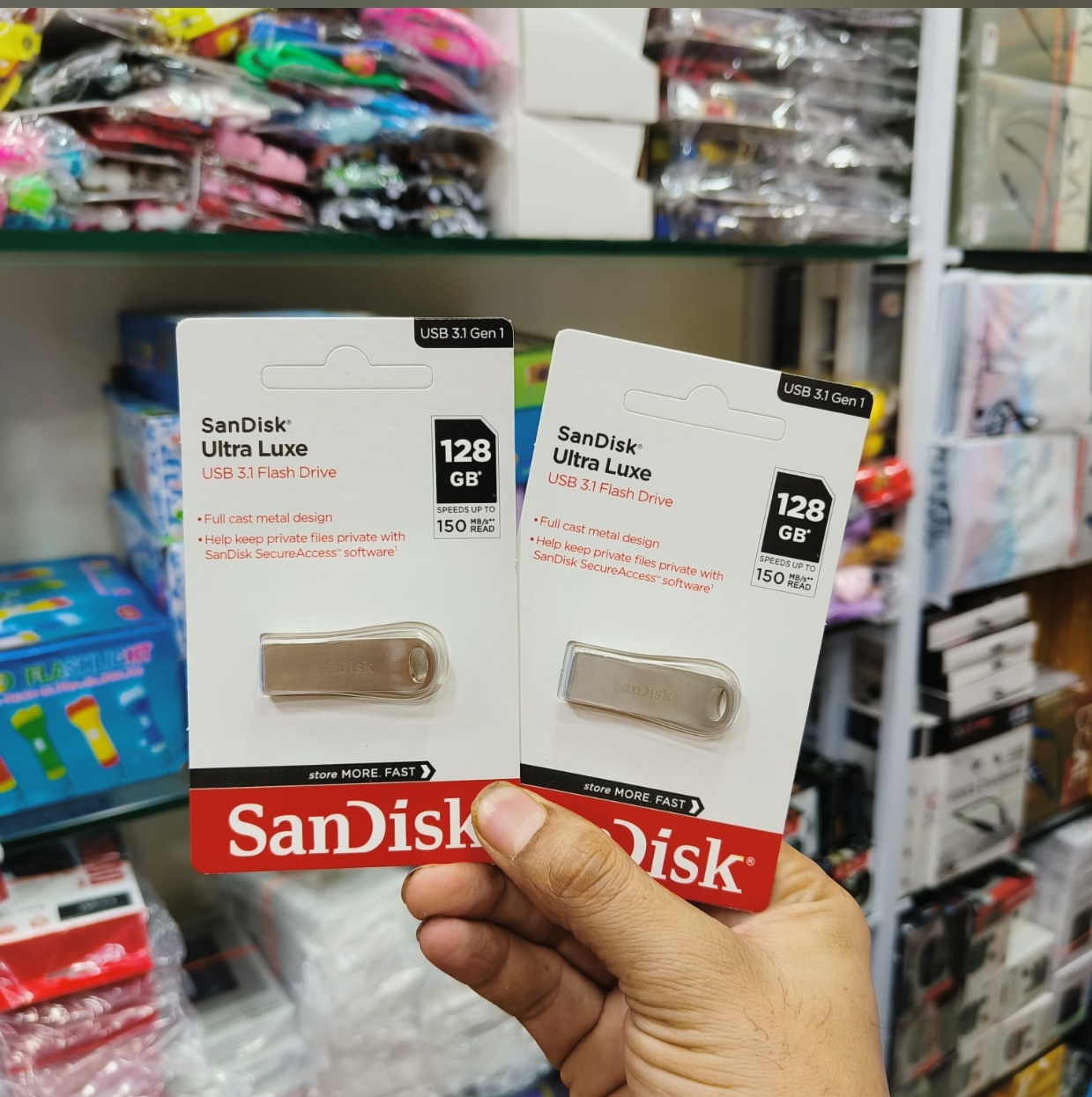 SanDisk 128Gb 3.1 Ultra Luxe Pendrive 1 Y Warranty
