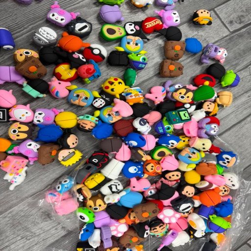 📱 3D Cartoon Cable Protector